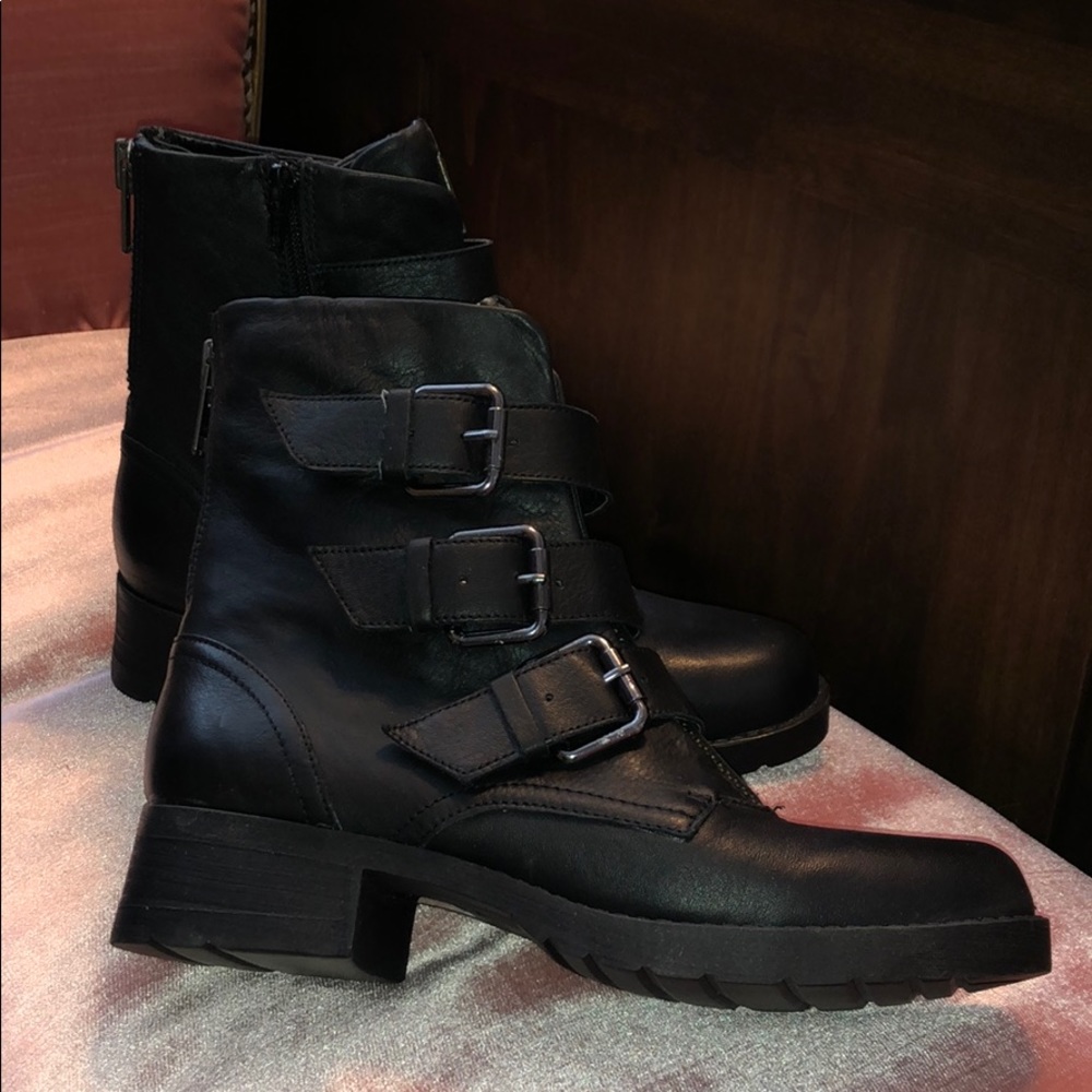 Aldo Travara Black Leather Boot Size 7.